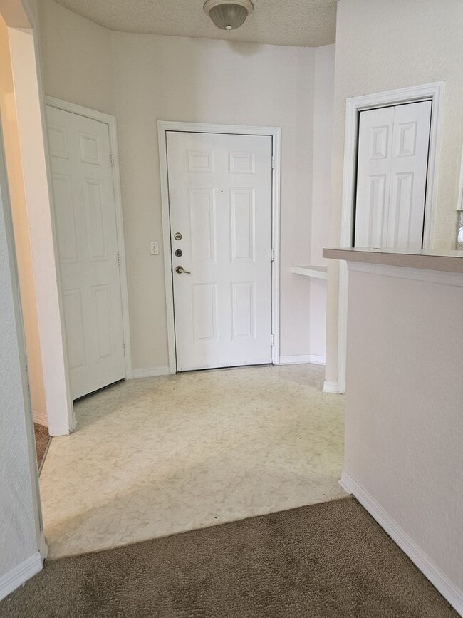Building Photo - Beautiful First Floor, 1 Bedroom, 1 Bath, ...