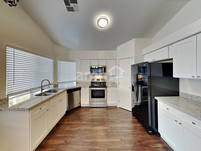 Building Photo - 2315 S Ananea