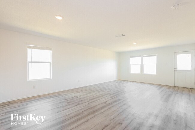 Building Photo - 131 Agave Cir