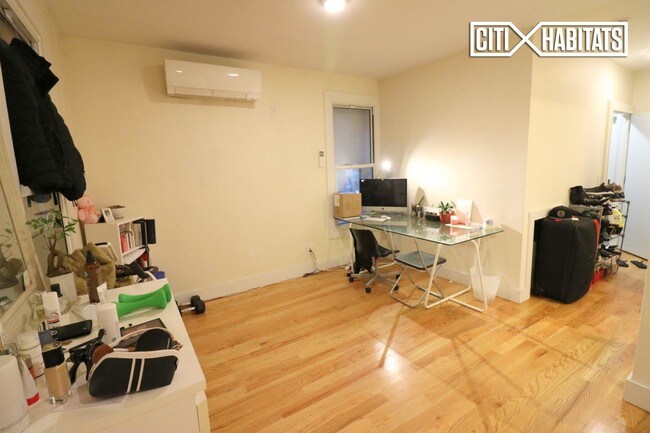 Foto del edificio - 2302 Jackson Ave