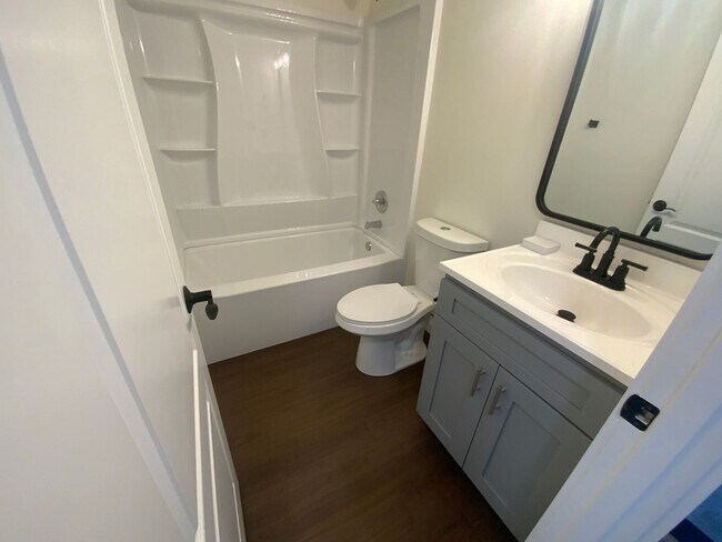 Building Photo - * Gated Community * Newly Remodel 3 bed- 2...