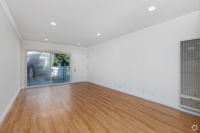 2BR, 1BA - 900SF - Living Room - Park Beverly