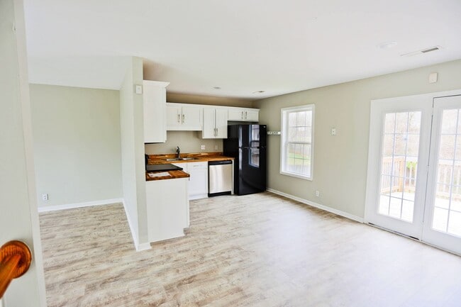 Foto del edificio - 3137 Little Grove Ln