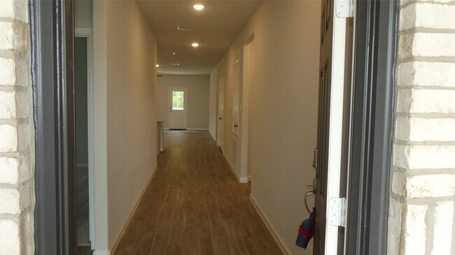 Foto del edificio - 9547 Caney Trails Rd