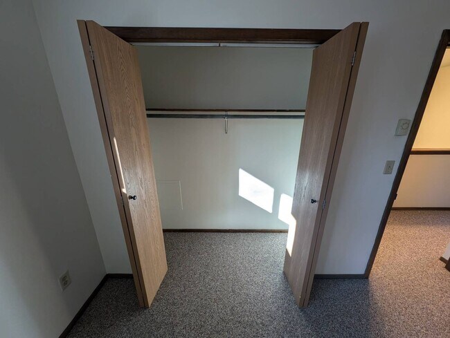 Building Photo - 877 Loon Lake Rd