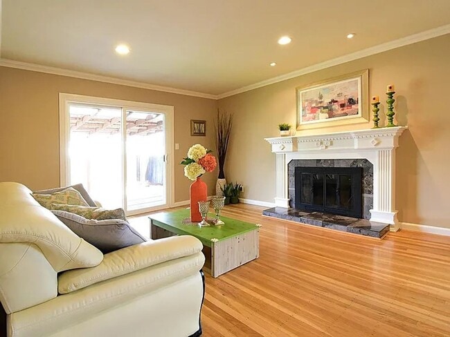 Foto del edificio - 3 Bedrooms | 2 Bathrooms | Approx. 1,040 sq. ft.