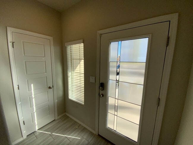 Foto del edificio - 3 Bedroom Single Story Home Available Near...
