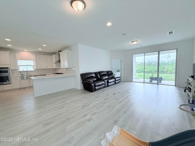 Building Photo - 136 Torres Trce