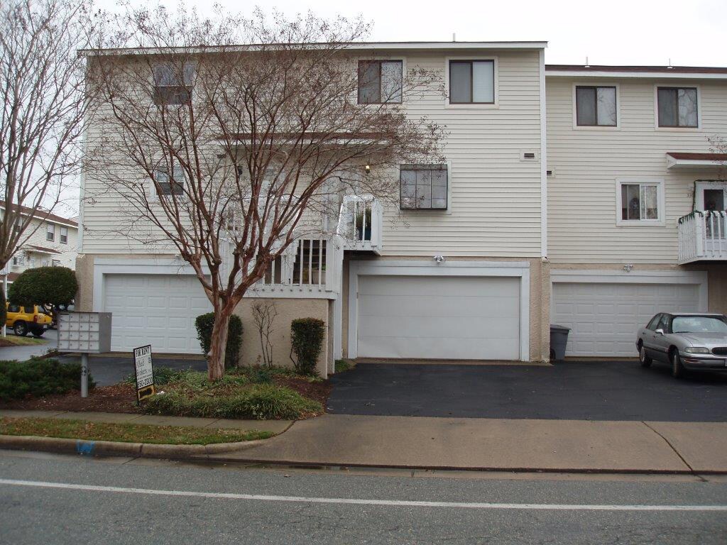 134 N 1st St, Hampton, VA 23664 Condo for Rent in Hampton, VA