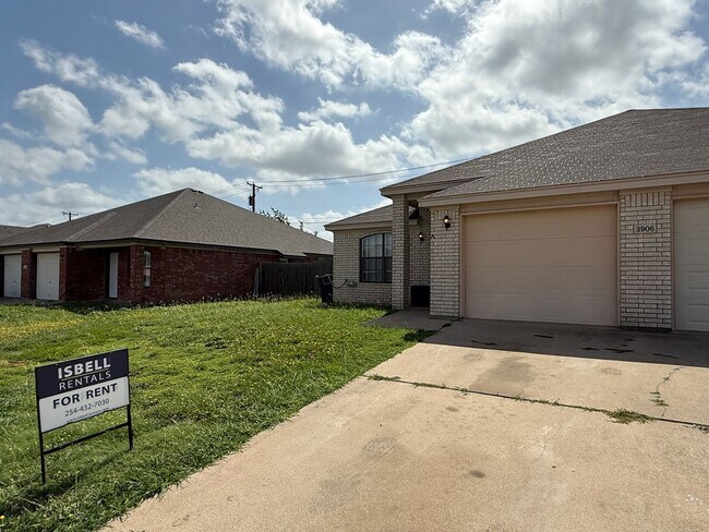 Building Photo - 3906 Hitchrock Dr