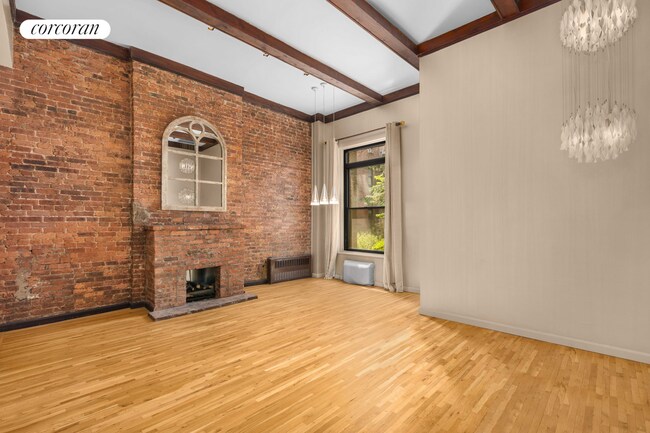 Building Photo - 132 W 71st St