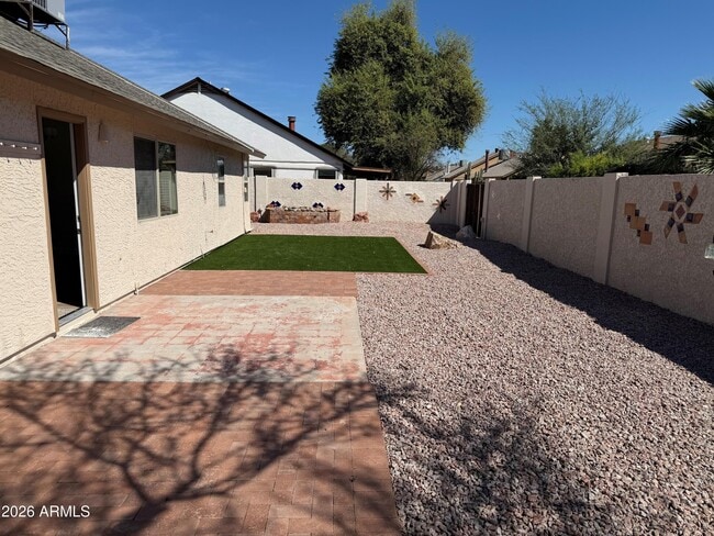 Building Photo - 1803 W Shawnee Dr