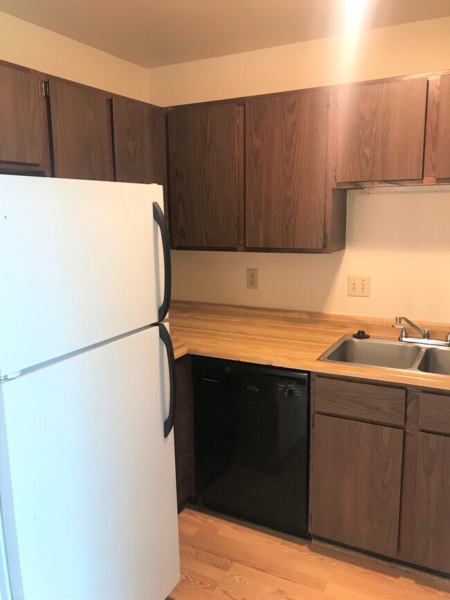 Foto del edificio - 2373 Chalet Gardens Rd