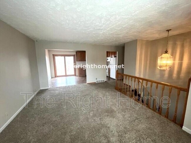 Building Photo - 23607 Walnut Cir