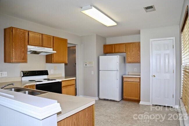 Building Photo - 7531 Double Springs Ct