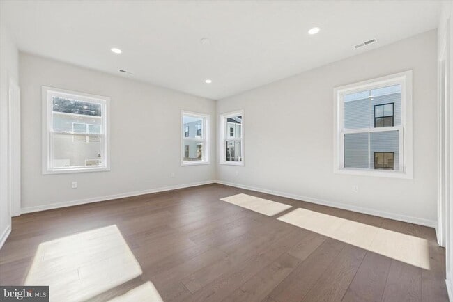 Building Photo - 64 Alroy Rd