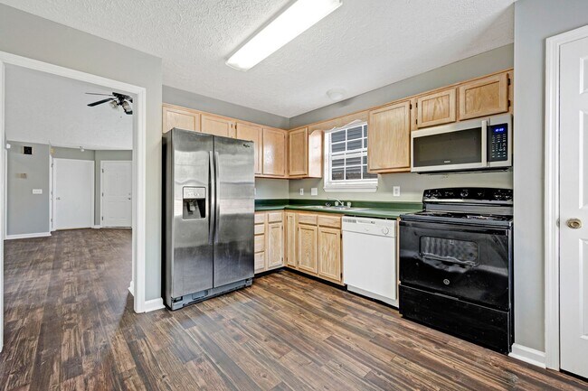 Building Photo - Move-In Ready 3B/2B Nashville Home!
