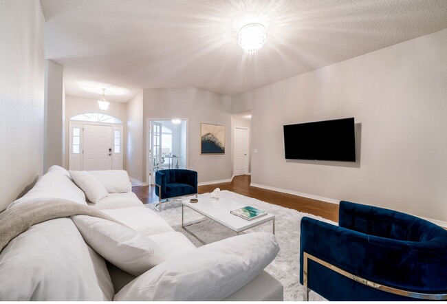 Foto del edificio - Fully Furnished 4 Bedroom Home in Navarre!