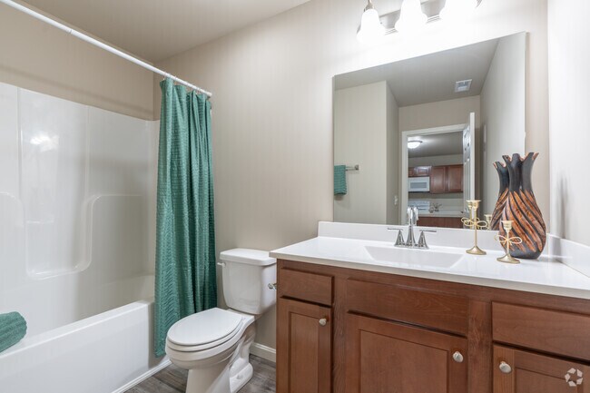 2 habitaciones, 1 baño - 917 pies cuadrados - Baño principal - Yellowstone Development
