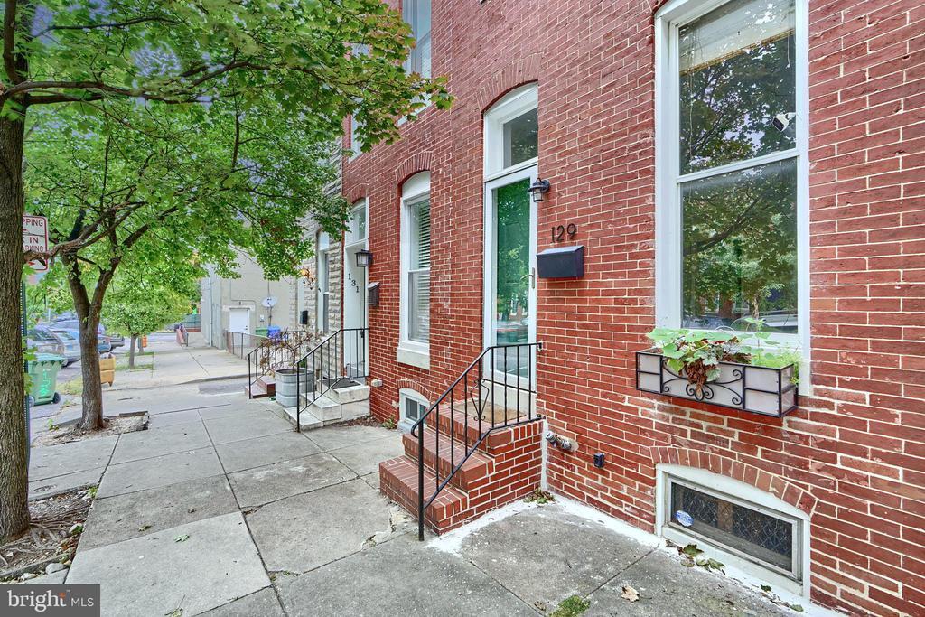 Primary Photo - 129 N Collington Ave