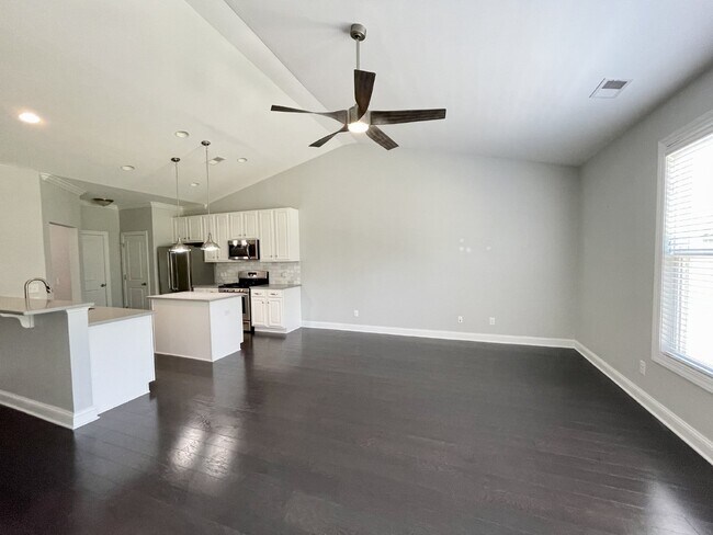 Building Photo - Three Bedroom, Cypress Ridge Townhouse!