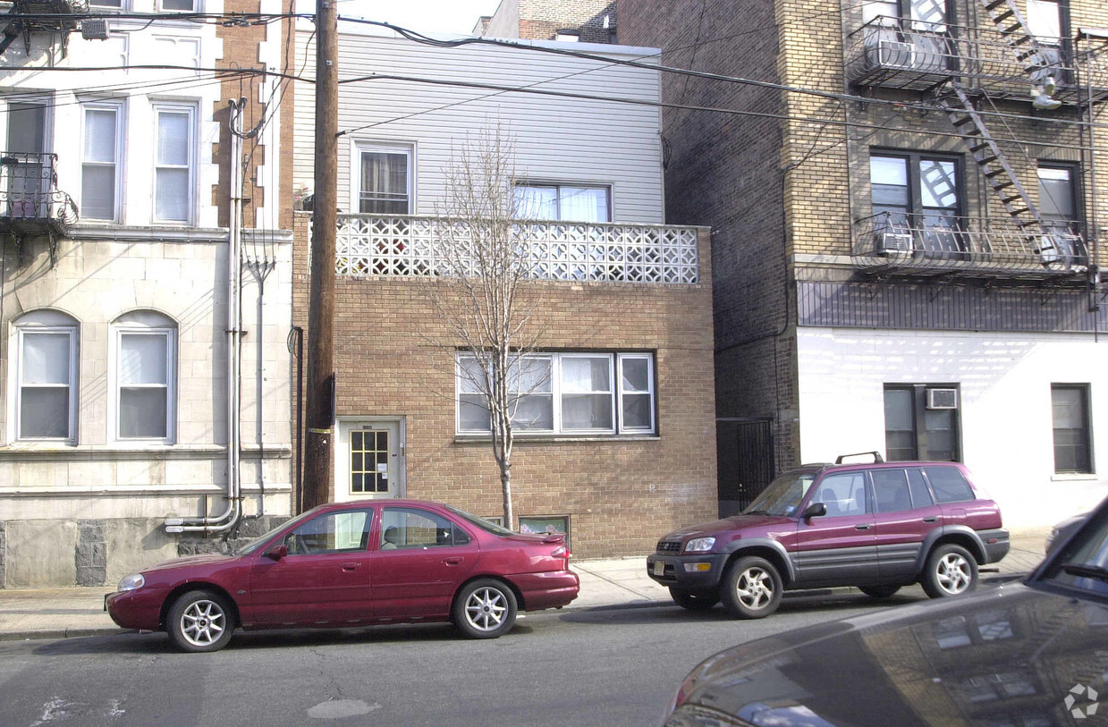 Building Photo - 5106 Hudson Ave