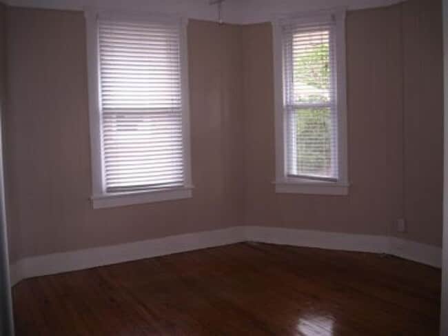 Building Photo - Olde Shandon duplex