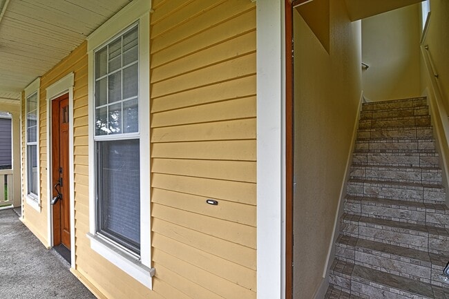 Building Photo - 2108 Hoyt Ave