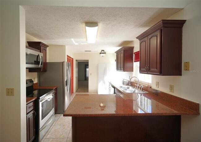 Building Photo - 6805 S Sheridan Rd