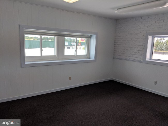 Building Photo - 1524 E Lebanon Rd