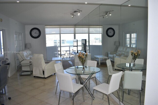 Foto del edificio - 6365 Collins Ave