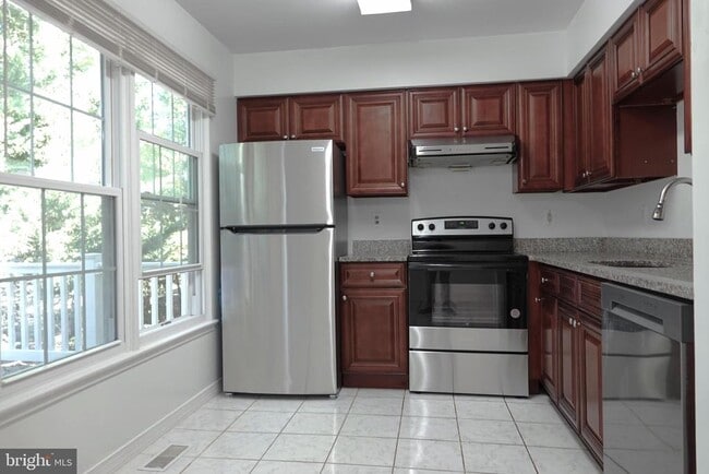 Building Photo - 14739 Yearling Terrace