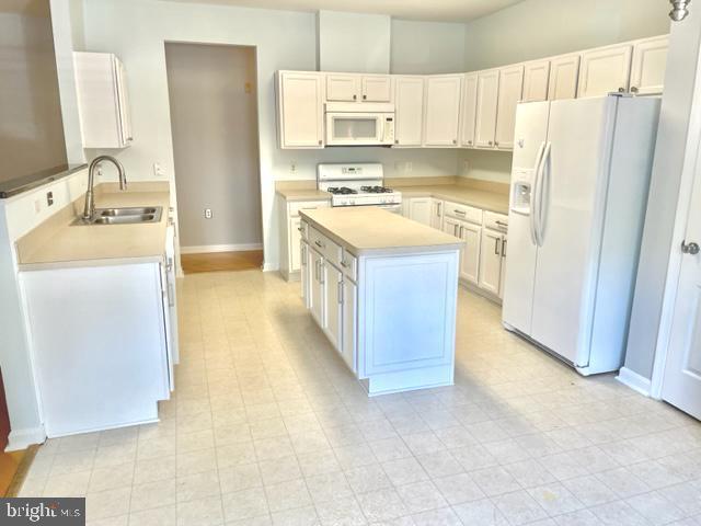 Building Photo - 701 Fallsgrove Dr