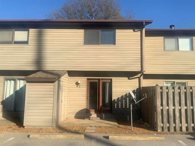 Building Photo - 425 Ponderosa Ave