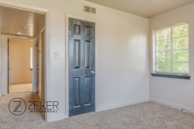 Building Photo - 3751 Wesley Dr