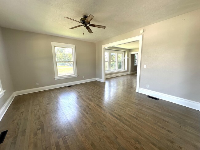Building Photo - 1412 Elm St