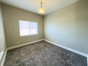 Building Photo - 783 Meadow Side Dr