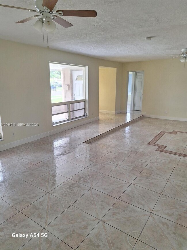 Foto del edificio - 711 SW 64th Pkwy