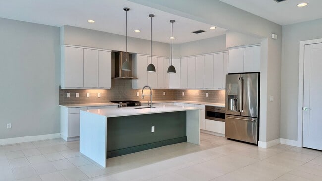 Building Photo - 7744 Sandhill Lake Dr