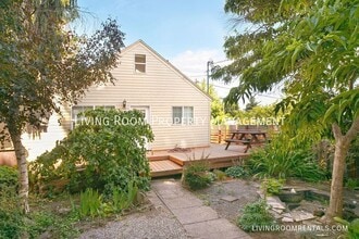 Building Photo - 4403 N Albina Ave