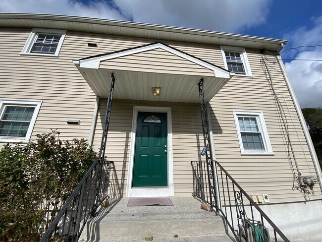 Building Photo - 445 High St