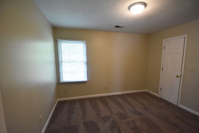 Building Photo - 1409 Christiana Dr