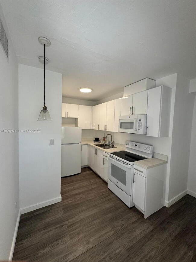 Foto del edificio - 1105 NE 119th St