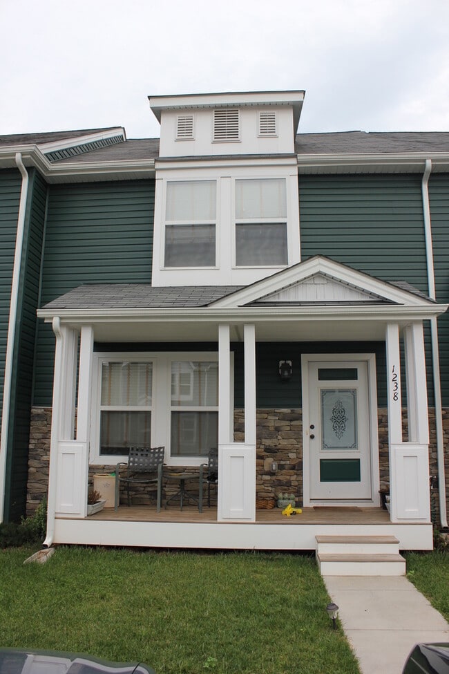 Building Photo - 1238 Poet's Ct