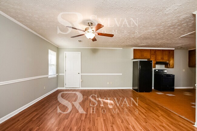 Building Photo - The living is easy in this 3 bedroom, 2 ba...