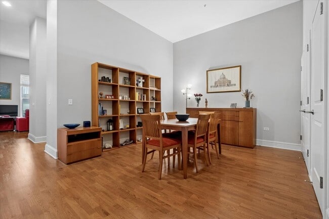 Building Photo - 850 N Lake Shore Dr