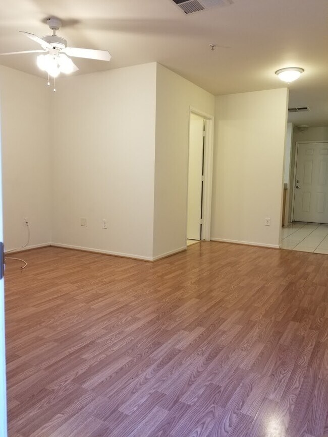 Building Photo - 600 Hosking Ave