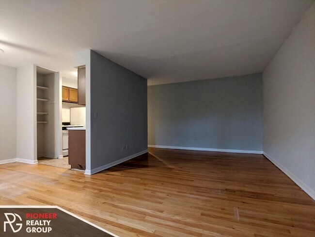 Foto del edificio - 510 W Briar Pl