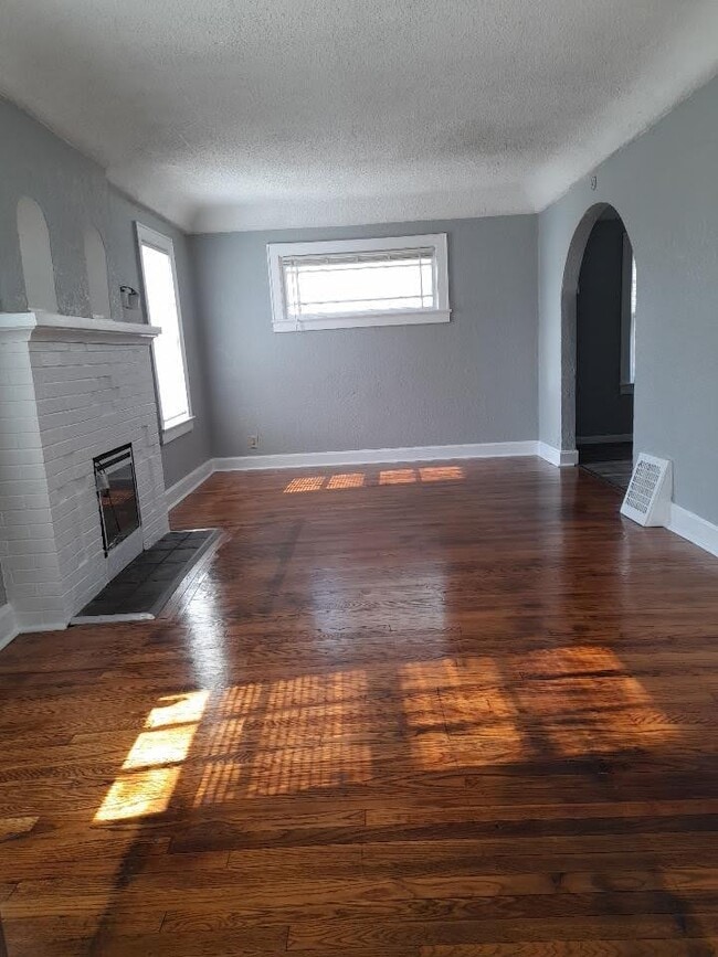 Foto del edificio - 1814 E 68th St