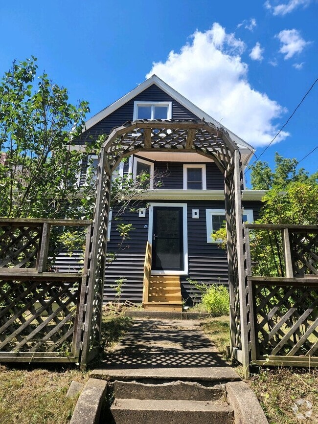 Building Photo - 94 Rhodes Ave